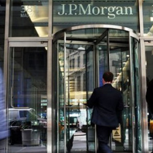 Man-entering-JP-Morgan-bank-AFP